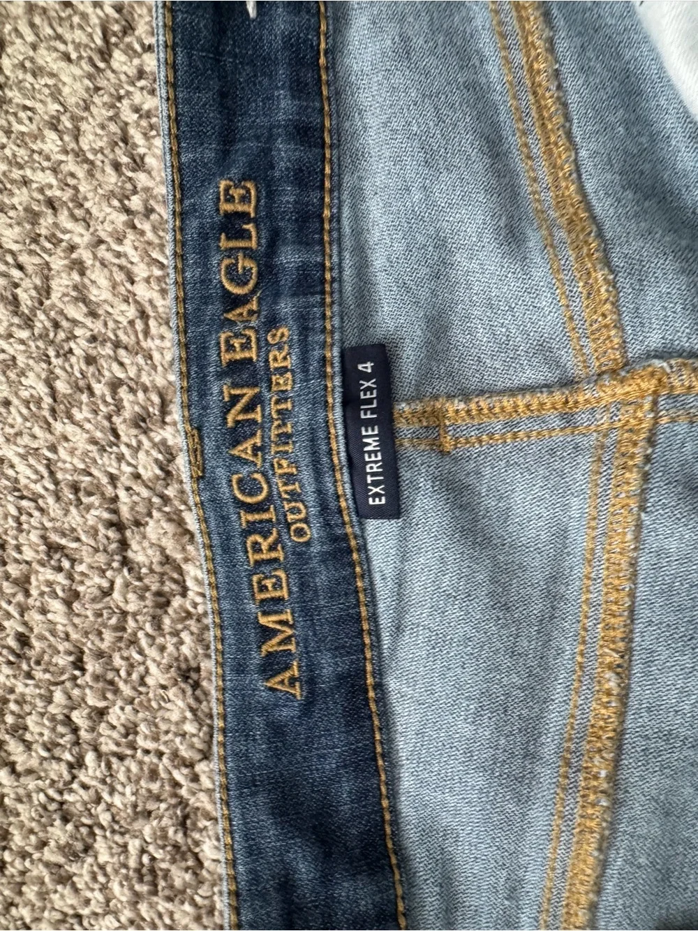 American Eagle Outfitters Men's Faded Blue Relaxed Jeans
